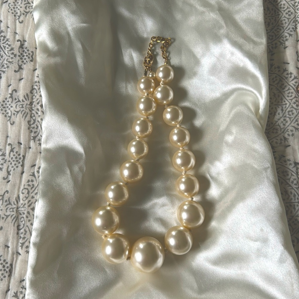 Vintage Large Graduated Single Strand Faux Pearl Necklace